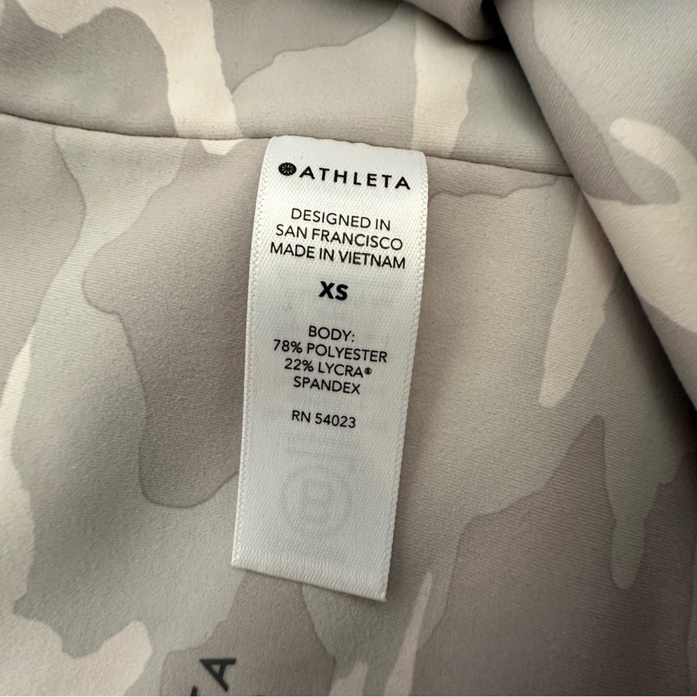 Athleta Elation Camo Women’s Taupe Gray Crop Leggings Size: XS - Picture 6 of 9